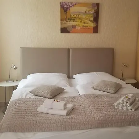 Monopol Ξενοδοχείο Χίλντεν